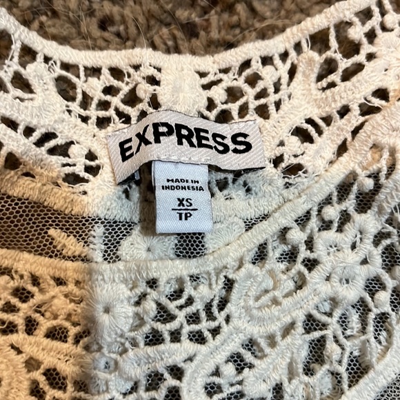 Lace cream tank top - Picture 2 of 3